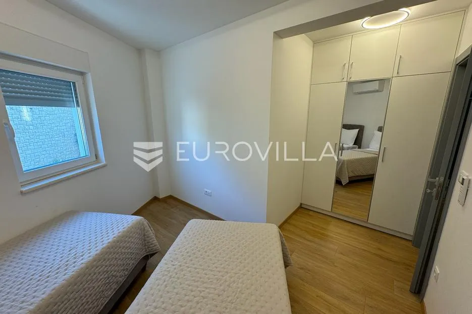 baška voda, novogradnja, useljiv, namješten, trosoban stan veličine 101, 50 m² - slika 8