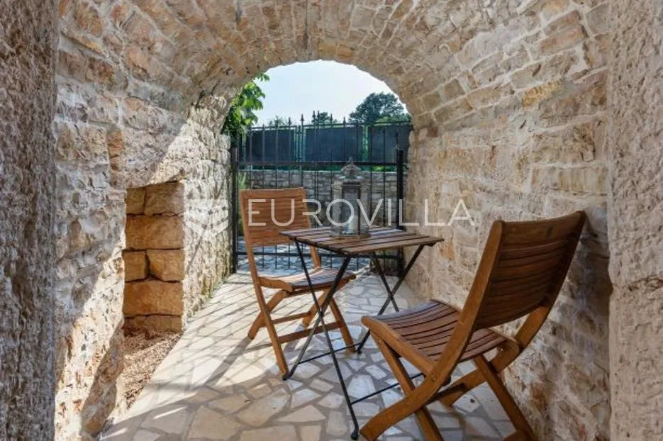 istra, gračišće, autentična istarska kuća s bazenom, kažunom i potpunom privatnošću - slika 21