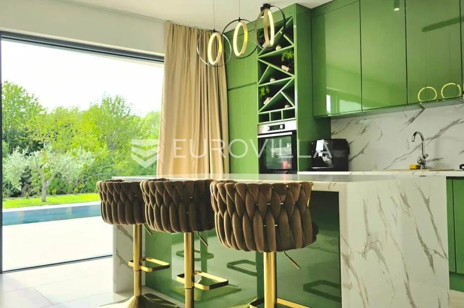 istra, labin, moderna samostojeća villa s dva stana i bazenom, 176.15 m² - slika 11