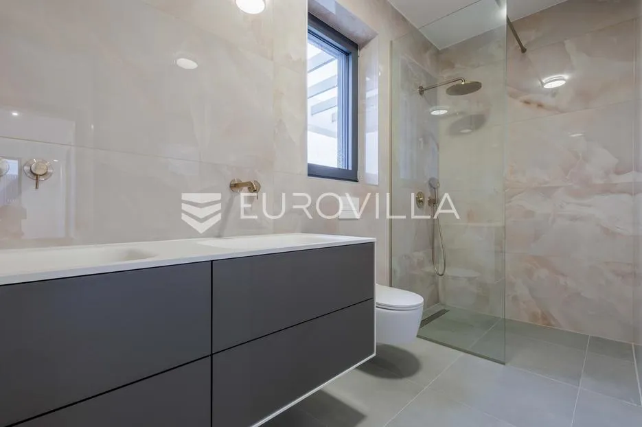 istra, pomer, unikatna, moderna villa 20 m od mora 417 m² - slika 57