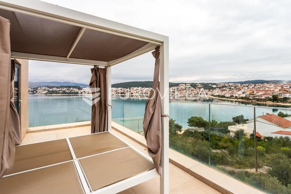 okrug gornji, moderno uređena vila blizu plaže - slika 8
