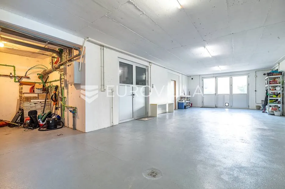 zagreb, maksimir, samostojeća vila s duplom garažom i 4 sobe 1500 m² dvoriše - slika 14