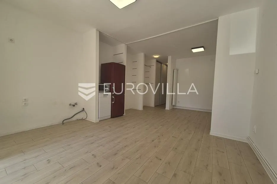 zagreb, mlinovi, garsonijera 34 m² - slika 2