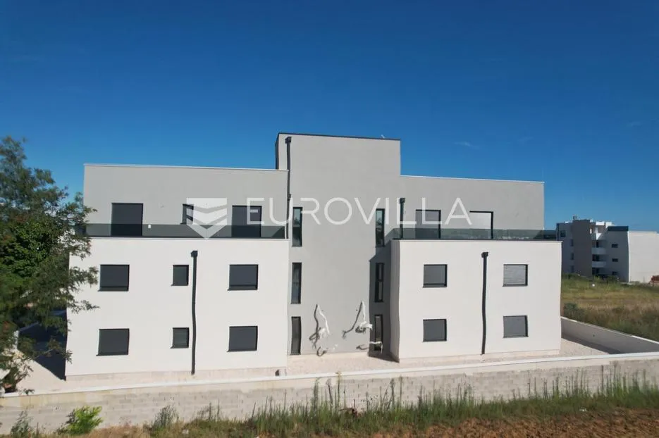 zadar, privlaka, dvosoban stan s vrtom, 83,47 m² - slika 2