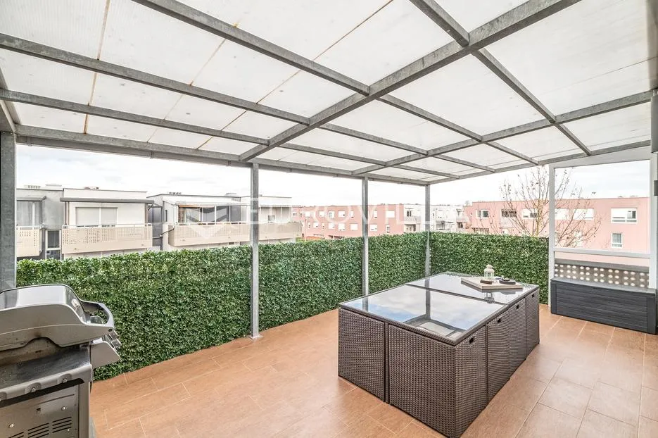zagreb, odra luksuzan četverosoban penthouse sa dvije prostrane terase 130 m² - slika 9