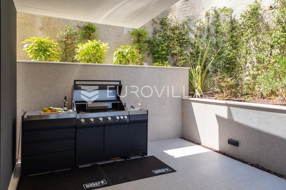 opatija, luksuzan četverosoban stan s privatnim bazenom 220,92 m² - slika 11