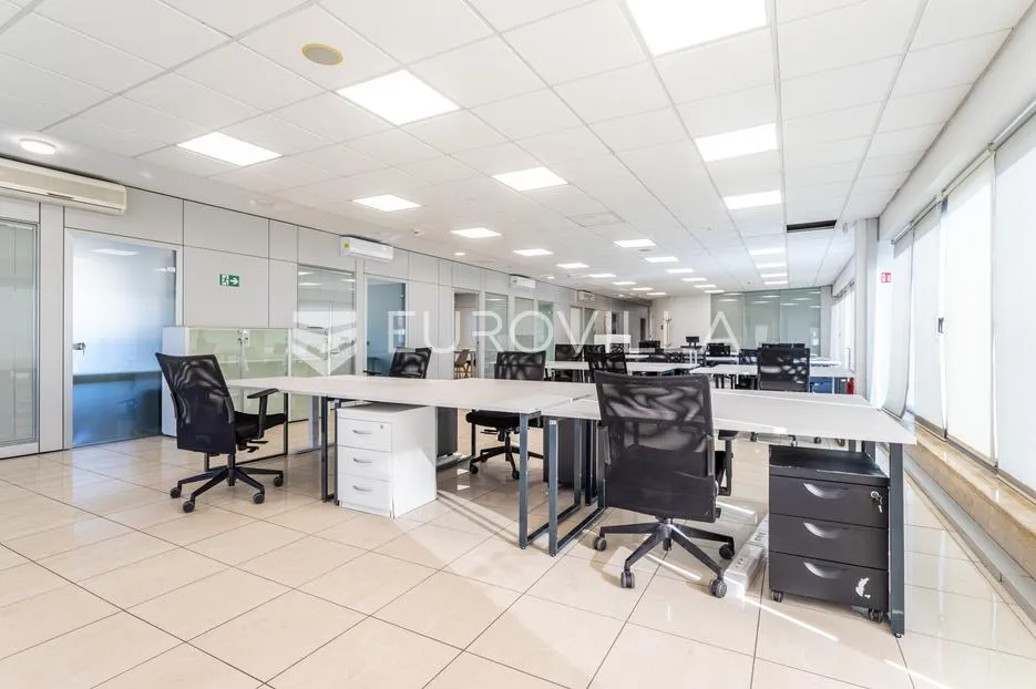 split, prostran poslovni prostor površine 363,53 m² - slika 12