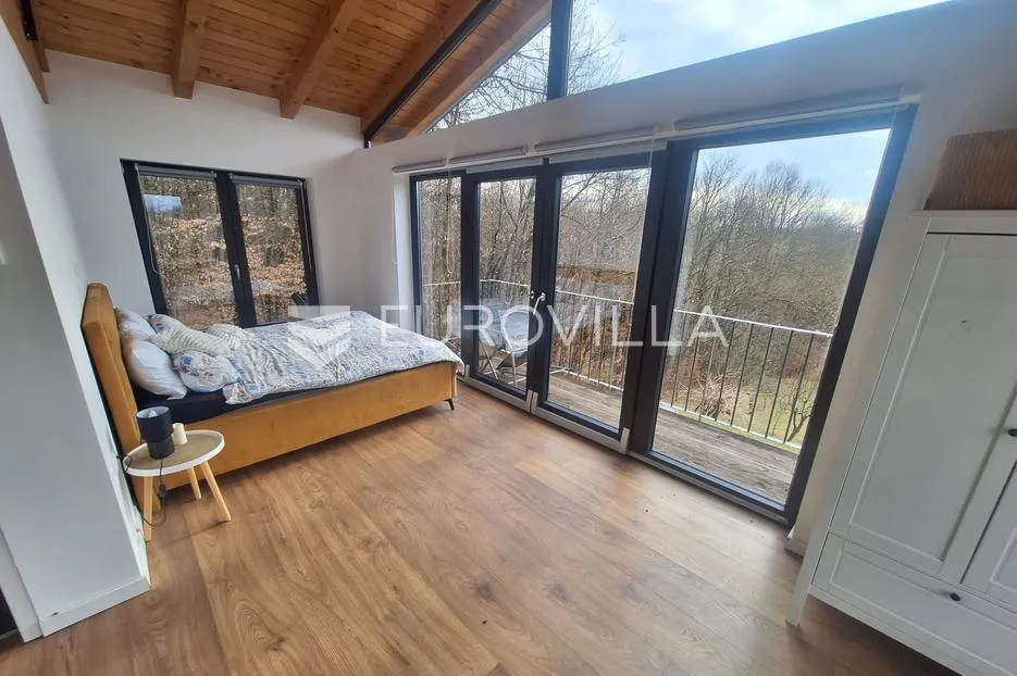 karlovac, mala švarča, kuća 145 m², novouređena, velika parcela, mirna lokacija - slika 2