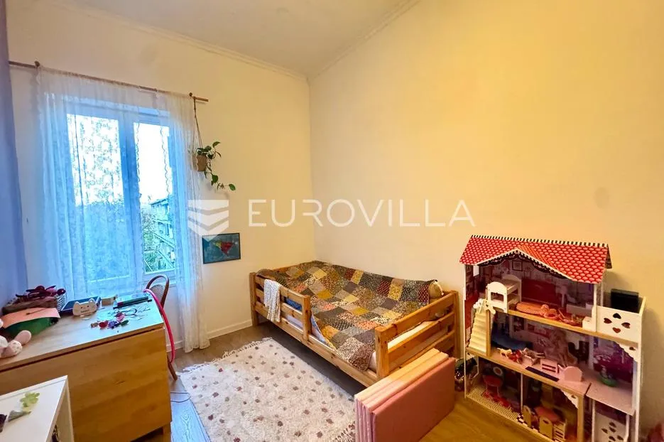 istra, pula, predivan renovirani austrougarski stan na traženoj lokaciji - slika 16