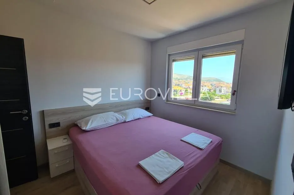 trogir, moderan stan s bazenom dostupan od rujna - slika 7