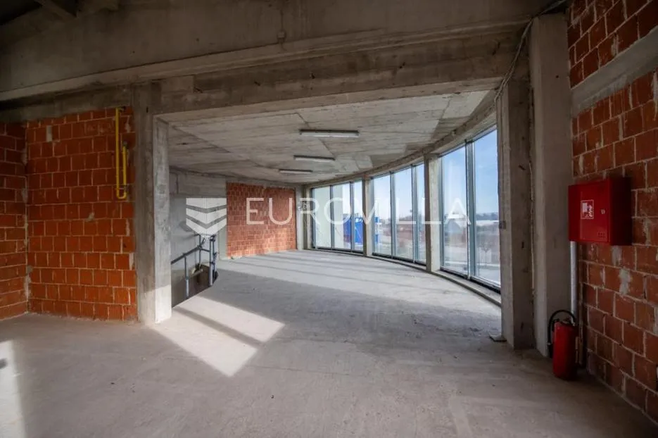 zagreb, lučko, skladišni poslovni prostor sa stambenim dijelom, 1.247 m² - slika 2
