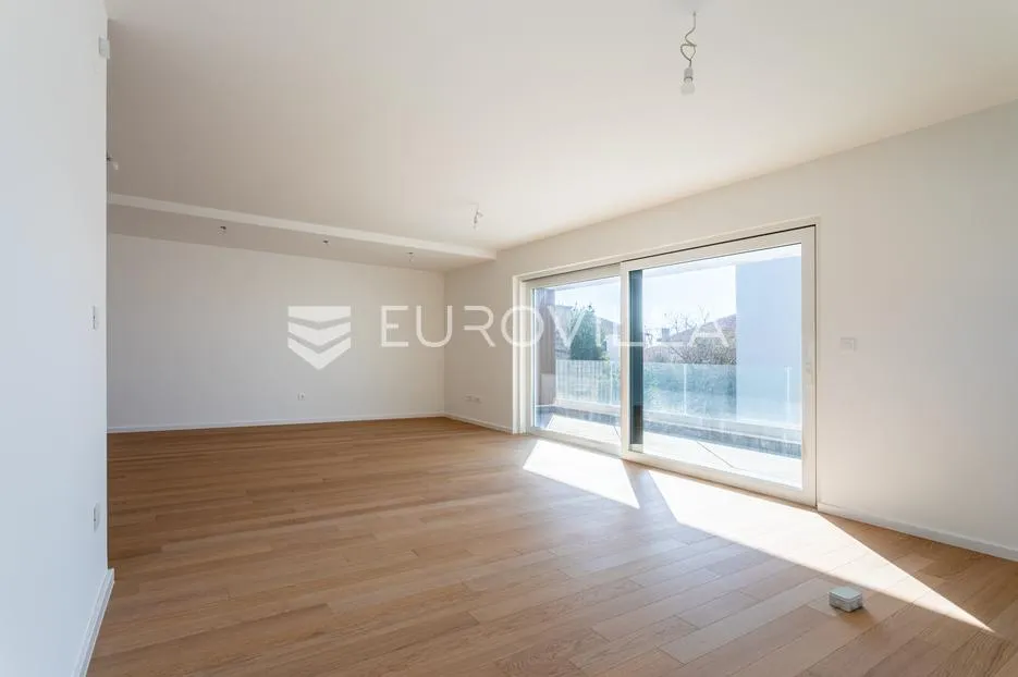 vodice, novogradnja, prostran stan u centru mjesta, 131,62 m² - slika 5
