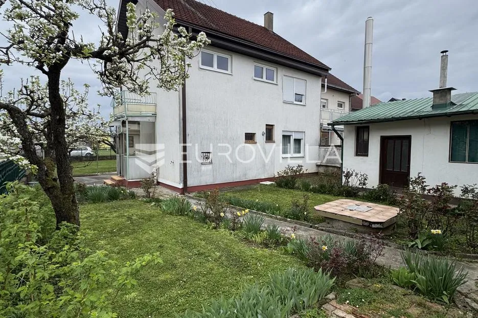 nova gradiška, naselje hasana kikića, prostrana obiteljska kuća cca. 216 m² - slika 2