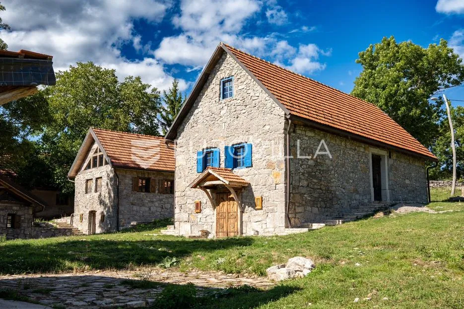 lika, plitvička jezera, ograđeno imanje 40.000 m² s 11 kuća, izuzetna rijetka investicija - slika 3