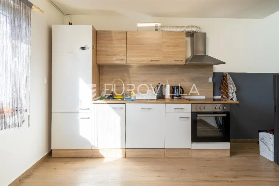 otočac, kuća 190 m², luksuzna, odmah useljiva, niskoenergetska - slika 6