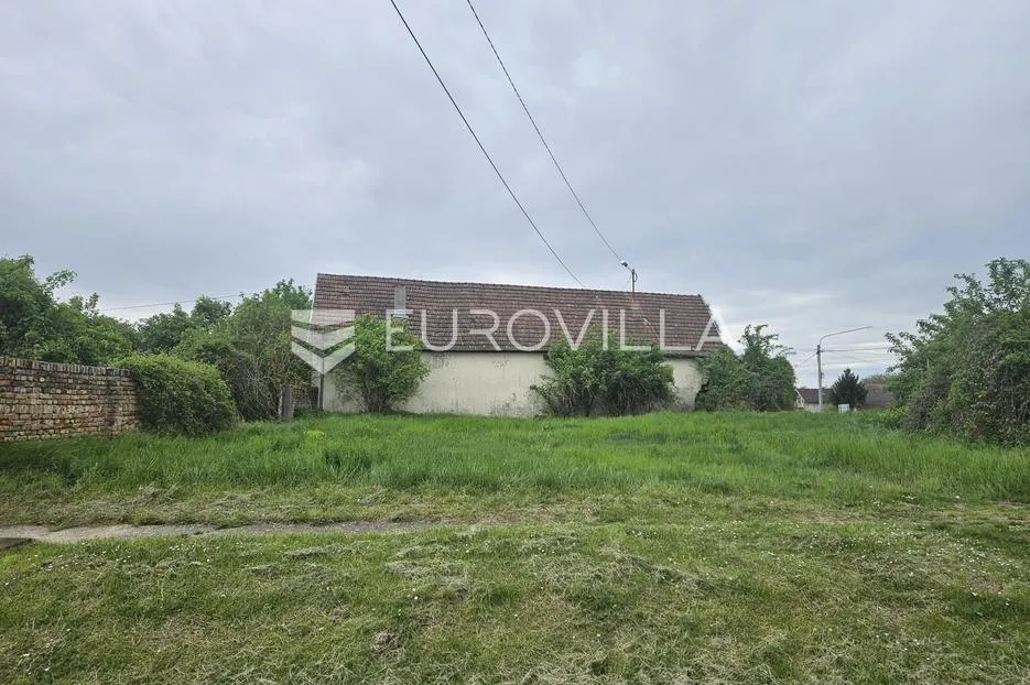 baranja, čeminac kozarac zemljište 10.224 m² s 9 starijih građevina - slika 3