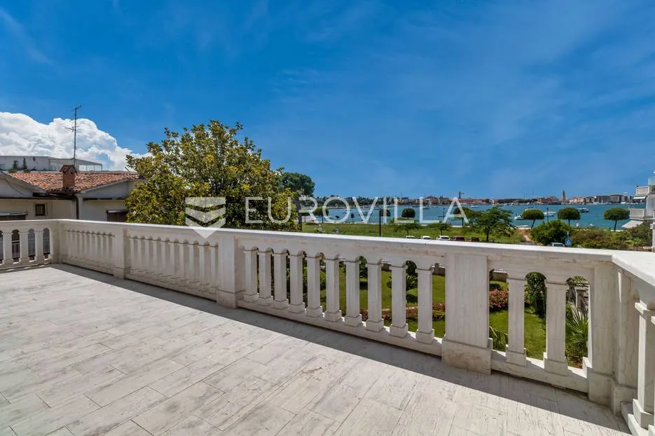 istra, umag - unikatna villa nkp 400 m2 na svega 30 m od mora - slika 25