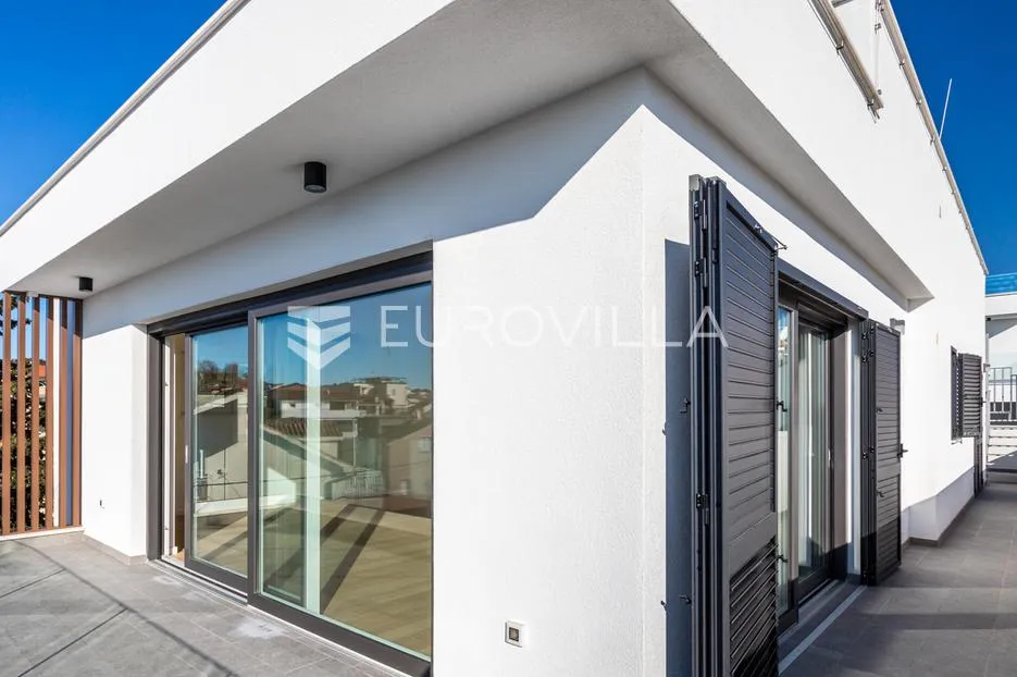 vodice, novogradnja, penthouse s krovnom terasom i pogledom na more, 137,93 m² - slika 14