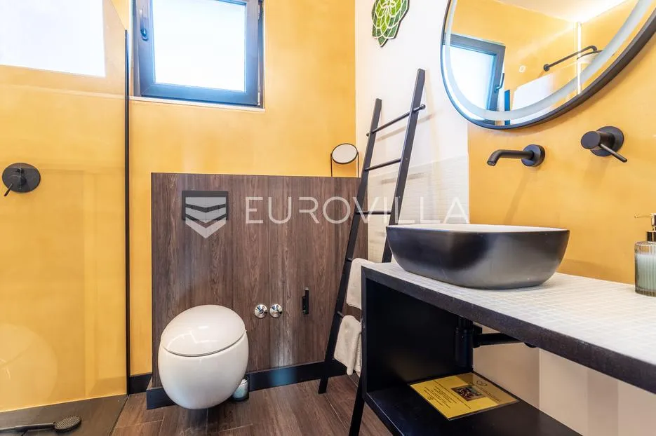 podstrana, apartmanska vila s bazenom i krovnom terasom - slika 8
