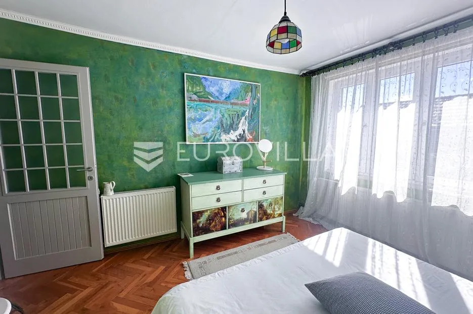 vinkovci, centar, 249.54 m² kuća na 3 etaže pomoćna zgrada te garaža - slika 1