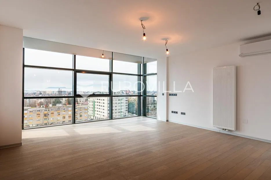 Varaždin, Centar, luksuzan četverosoban stan 100,54 m²