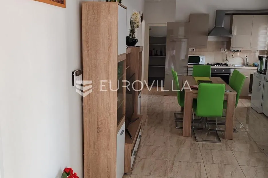 istra, tinjan, samostojeća kuća s bazenom i okućnicom 350m2 - slika 42