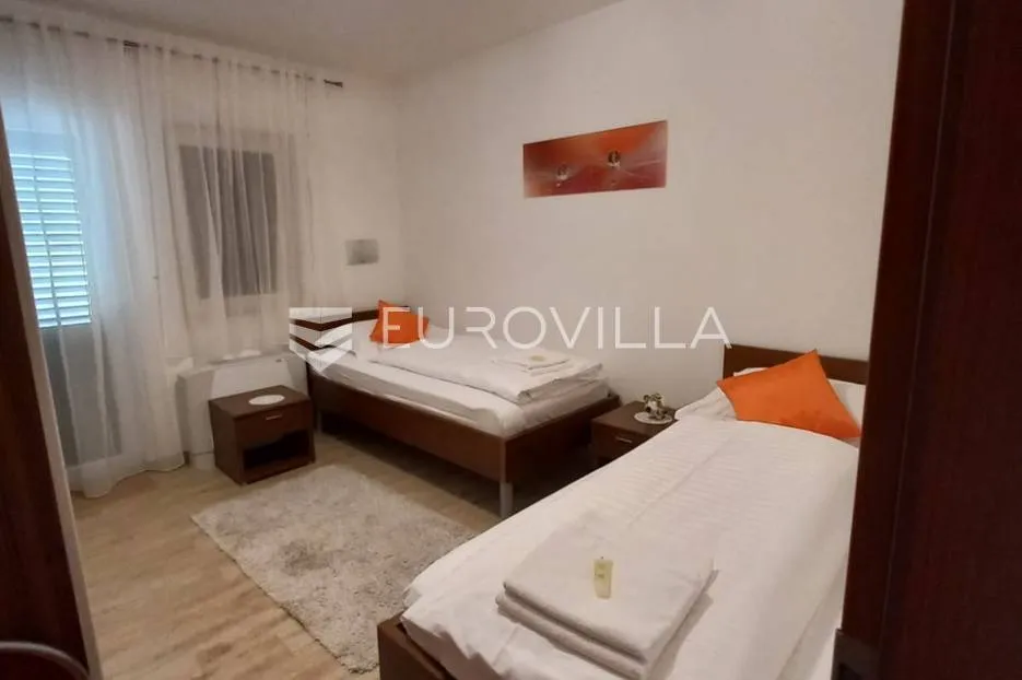 zagvozd, lijepa kuća na jedinstvenoj lokaciji - slika 15