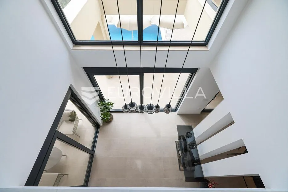 zadar, maslenica, luksuzna vila s bazenom i neometanim pogledom na more 254 m² - slika 89