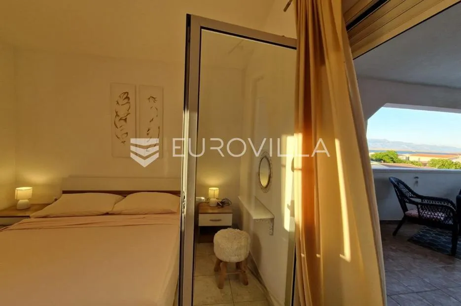 vir, dva apartmana na 1. katu s pogledom na more, 110m od plaže - slika 4