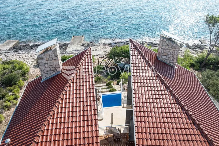 otok korčula, vela luka, villa prvi red uz more - slika 9