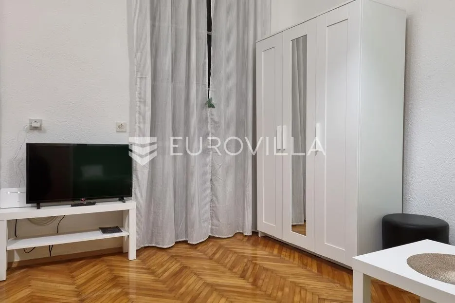 pula, zgrada sa 4 stana po 40 m2 u centru grada - pogodna za najam - slika 4