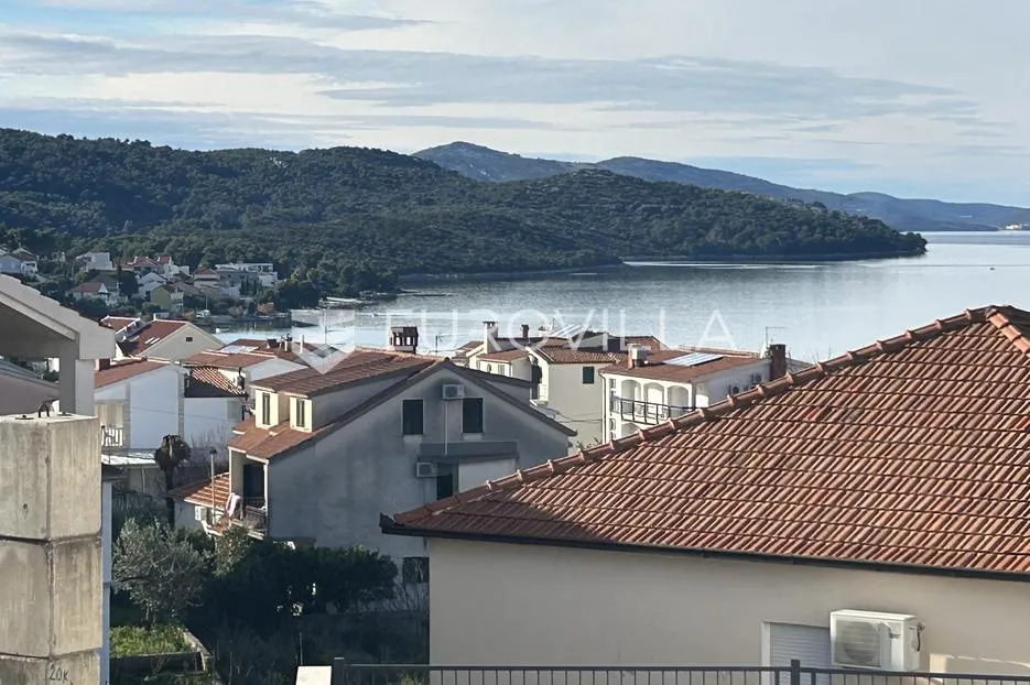 trogir, okrug, trosoban stan na prvom katu neto korisne površine 120 m2 - slika 2