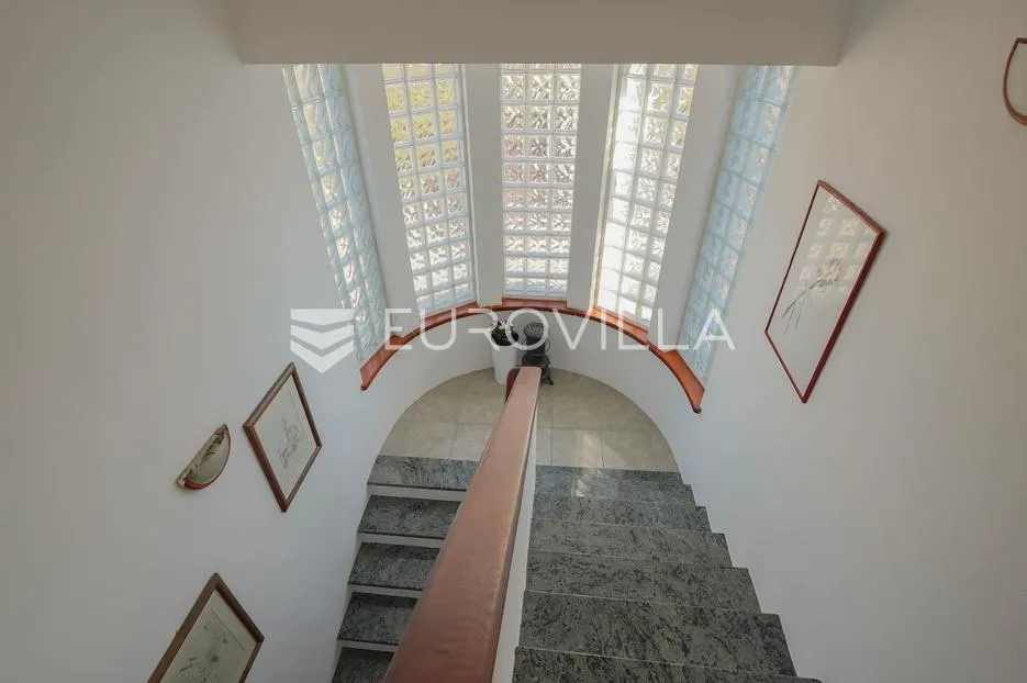 zadar, bokanjac, prostrana kuća površine 376 m² s velikim potencijalom - slika 49