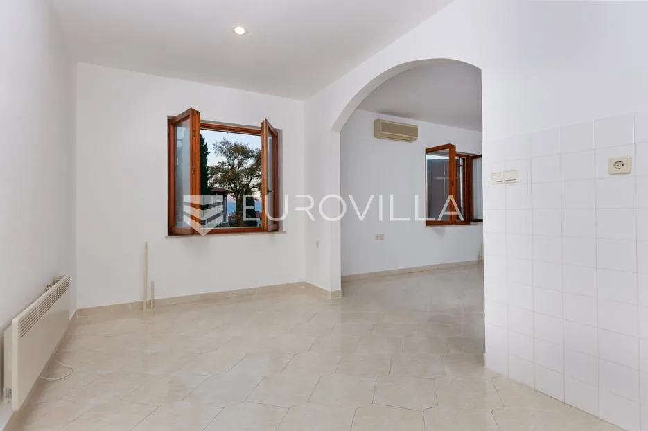 lovran, centar, četverosoban stan od 109 m², pogled na more, 20 m od plaže - slika 6
