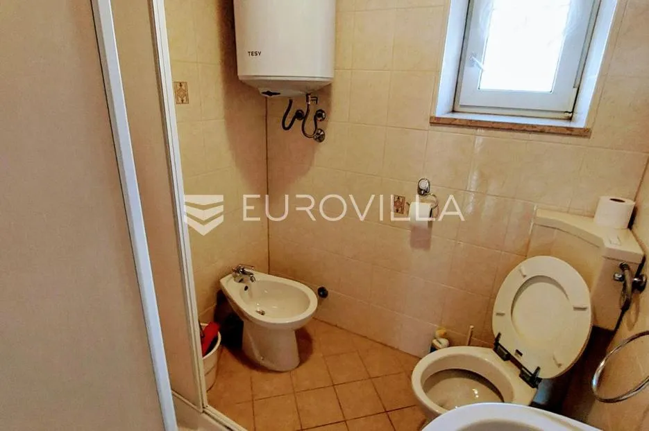 istra, motovun, prekrasna kuća sa dva stana i konobom - slika 14