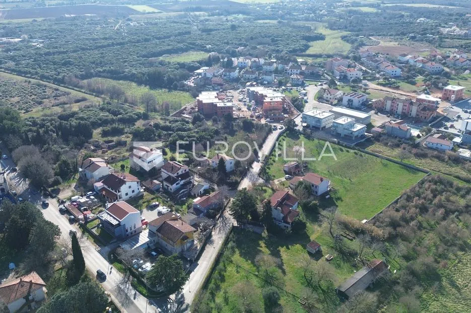 Pula, Valdebek: Prostrano zemljište 11527 m² za višestambenu izgradnju, izvrsna lokacija