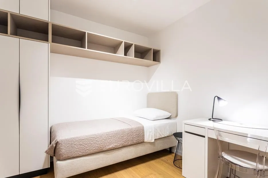 split, žnjan, dvosoban stan s garažnim mjestom na odličnoj lokaciji - slika 9