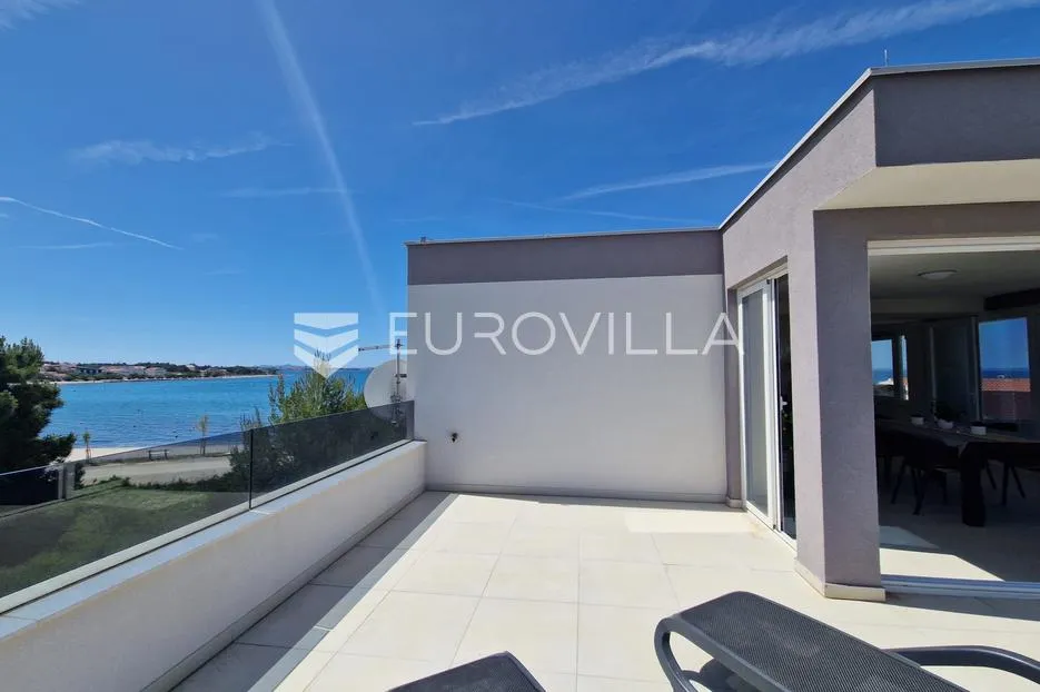 vir, dvoetažni apartman 40 m od mora, krovna terasa s panoramskim pogledom na more - slika 4