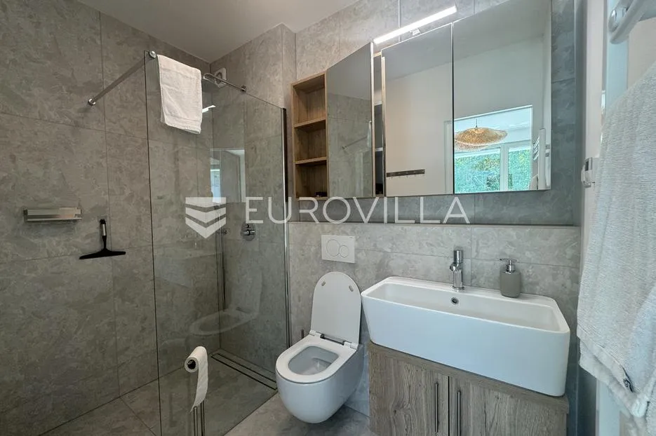 istra, rovinj, moderan stan s dvije spavaće sobe 101 m², vrtom i ograđenim parkirnim mjestom - slika 11