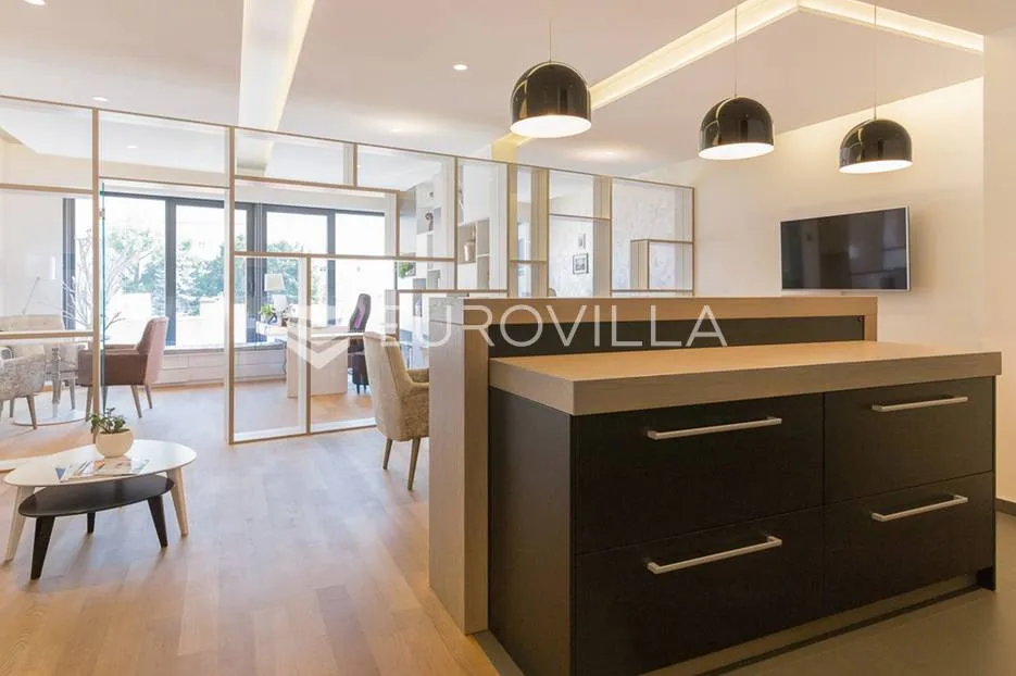 Ban centar, luksuzan, komforan ured 137 m² - Donji grad