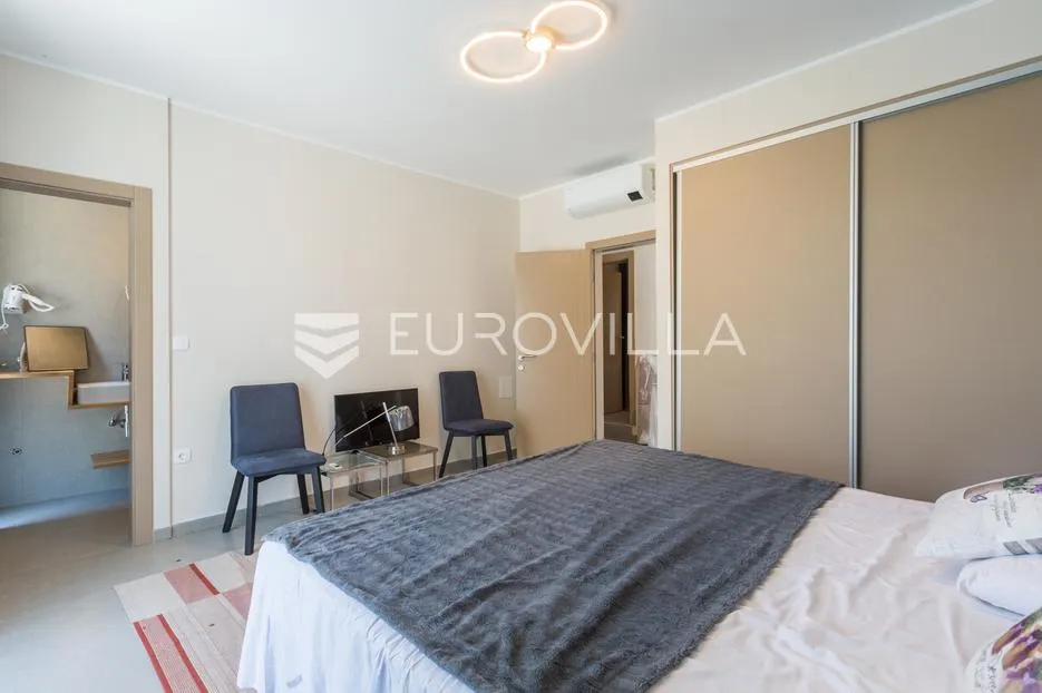 istra, rovinj, vila moderne arhitekture na 300 metara od mora - slika 12