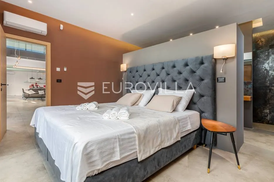 istra, okolica pule, novogradnja vrhunska villa s bazenom 460 m do mora - slika 29