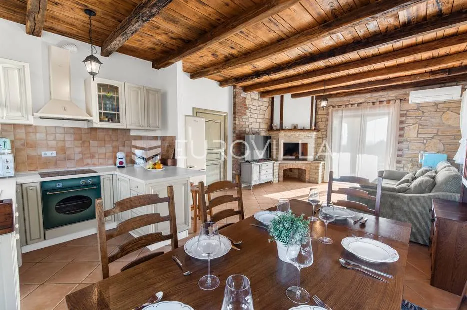 istra, svetvinčenat, prekrasna kamena katnica s bazenom 32 m² i jacuzzijem, 155 m² - slika 16