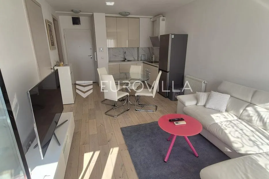 Zagreb, Trnje, prekrasan dvosoban stan s parkirnim mjestom 51 m²