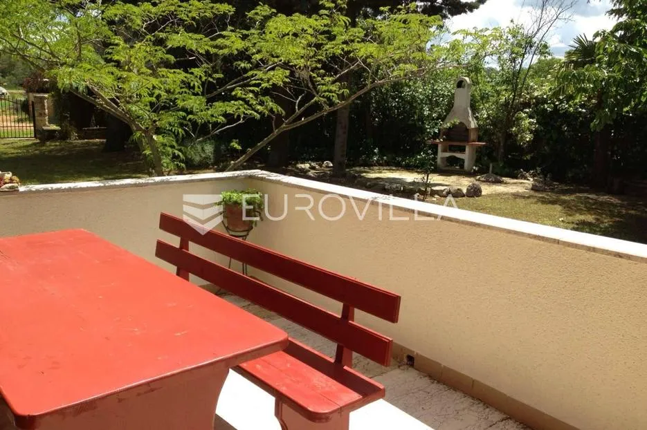 istra, poreč, kuća s dva stana, okućnicom i građevinskim terenom od 1687 m², prilika - slika 6