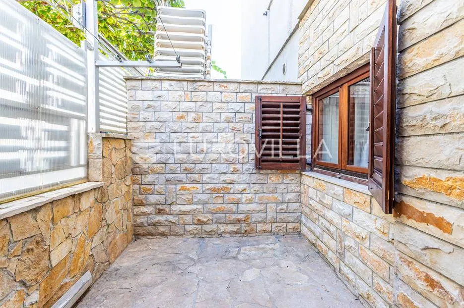 vodice, trosoban stan u blizini mora - slika 6