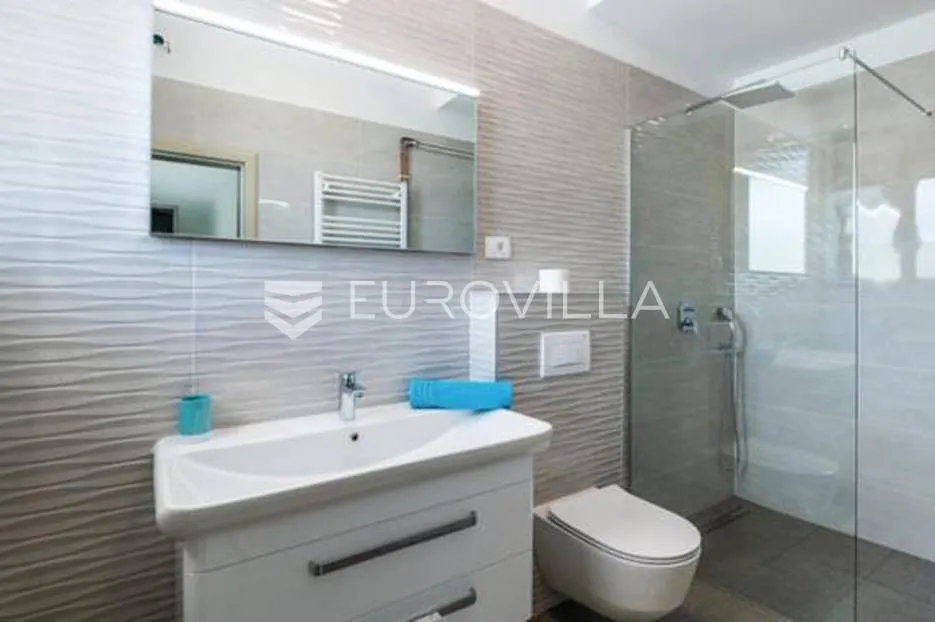 pula, apartmanska kuća s bazenom na uređenoj okućnici, 350 m od mora - slika 28