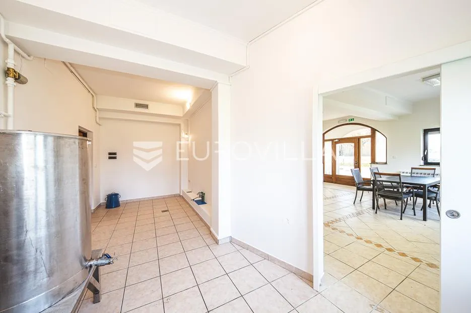 sveta nedjelja, kerestinec, poslovni prostor 70 m², parking - slika 6