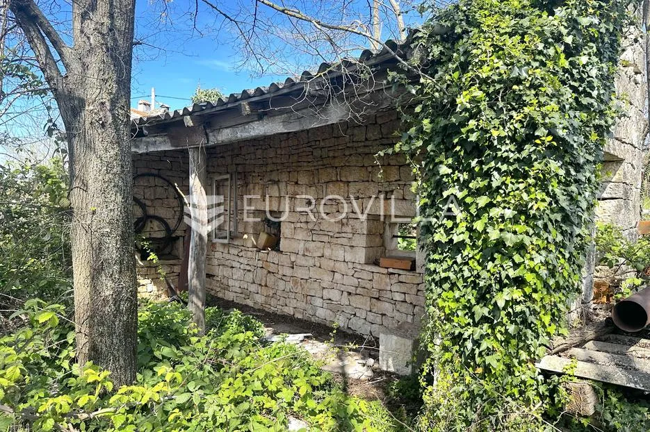 istra, višnjan, okolica, kamena kuća s pogledom na more i velikim zemljištem - slika 20