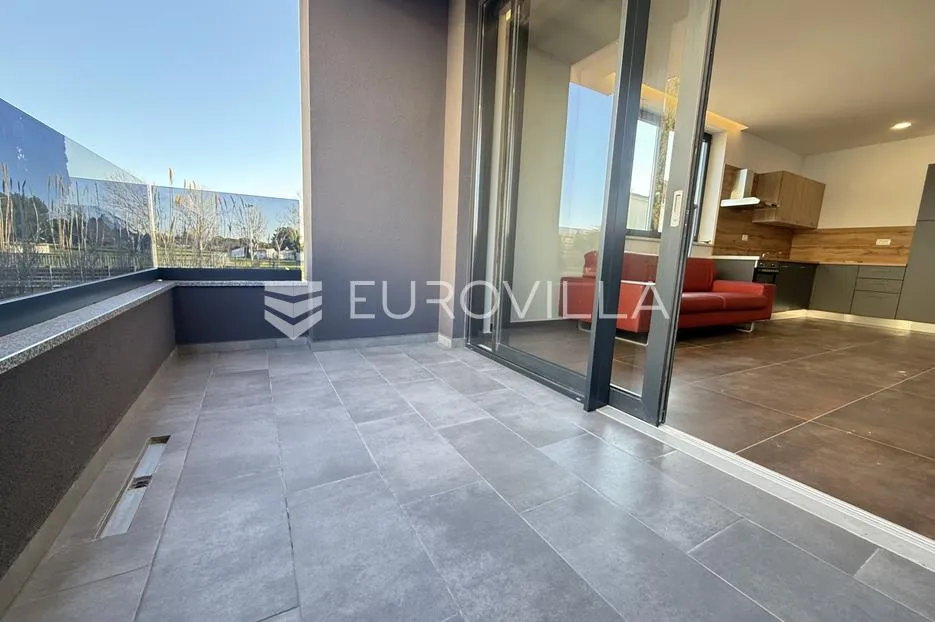 istra, medulin, dvosobni stan novogradnje na neponovljivoj lokaciji, 1. kat, 53 m², 50m od mora - slika 3